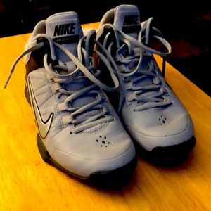 Boys Nike Air Visi Pro 4 shoes size 6